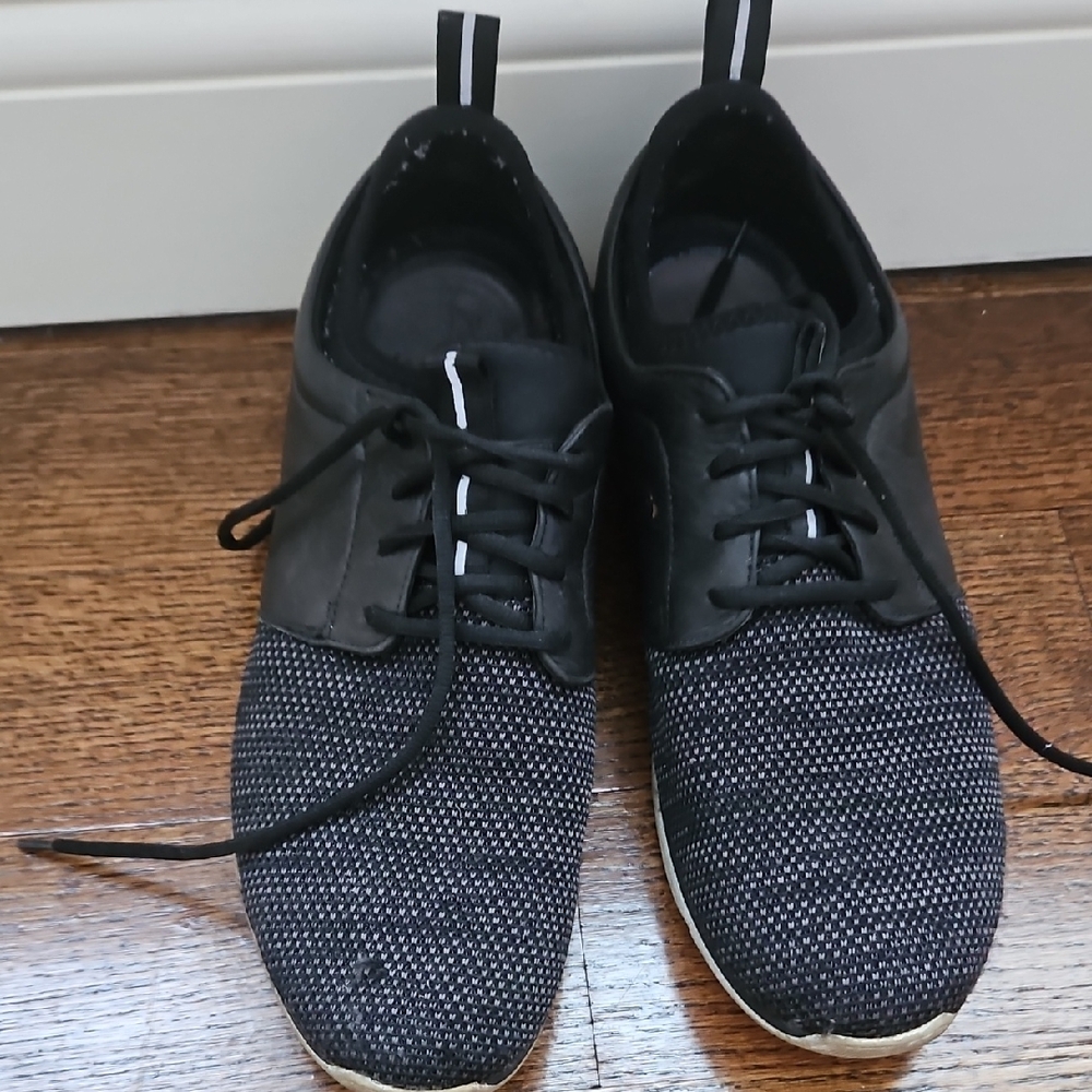 Stylish Black and Gray Men's Sneakers